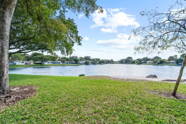 Miami Lakes, FL 33014,7417 Twin Sabal DR