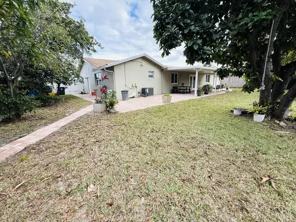 Lake Worth, FL 33463,5021 N Woodstone CIR