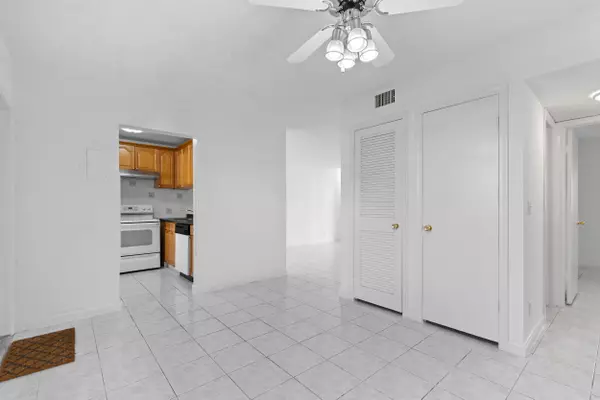 Boca Raton, FL 33486,825 NW 13th ST 105