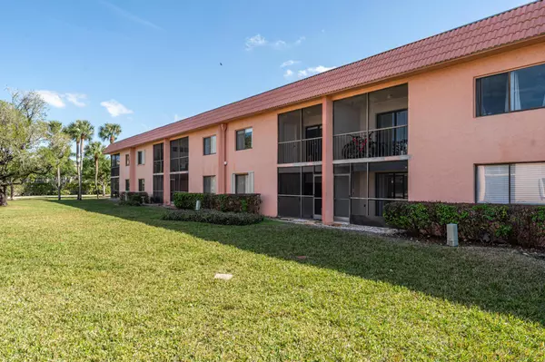 Weston, FL 33326,231 Lakeview DR 102