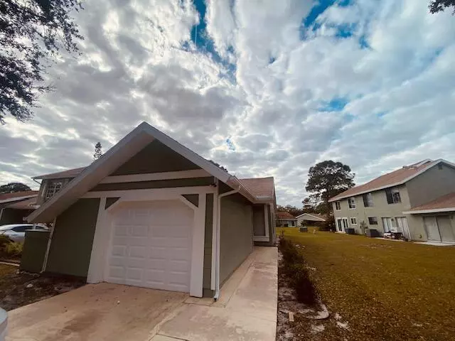 Port Saint Lucie, FL 34952,1333 SE Rivergreen CIR