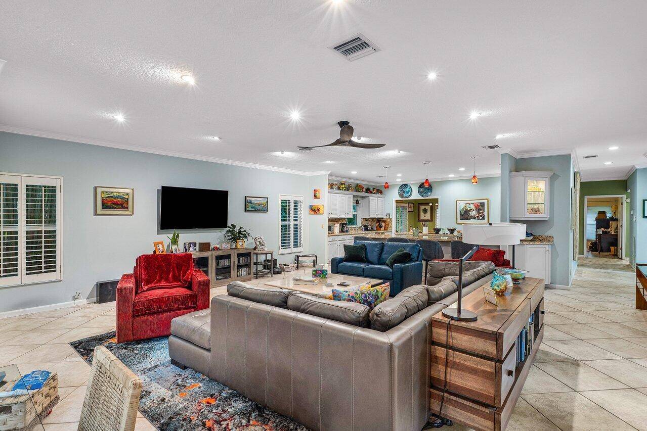 Lantana, FL 33462,701 Pelican LN