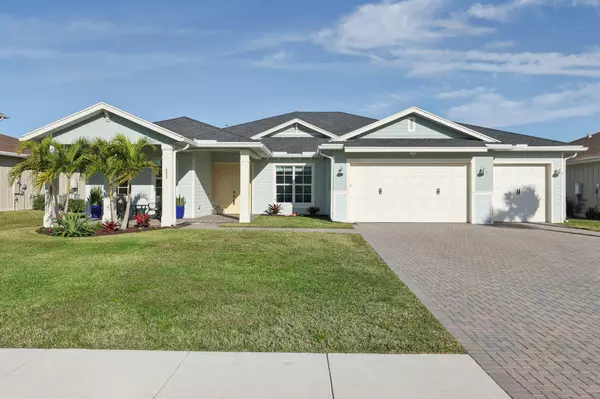 822 Hookline CIR, Loxahatchee, FL 33470