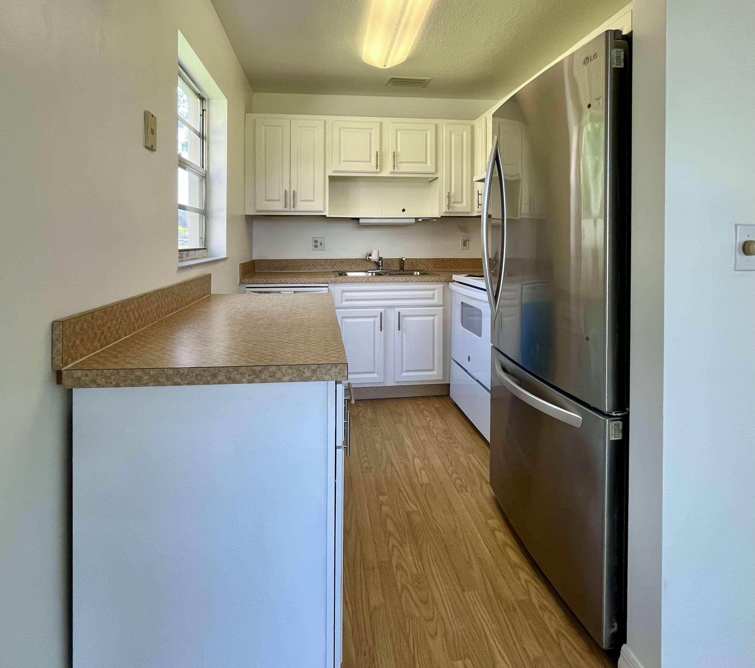 Vero Beach, FL 32962,33 Pine Arbor LN 103
