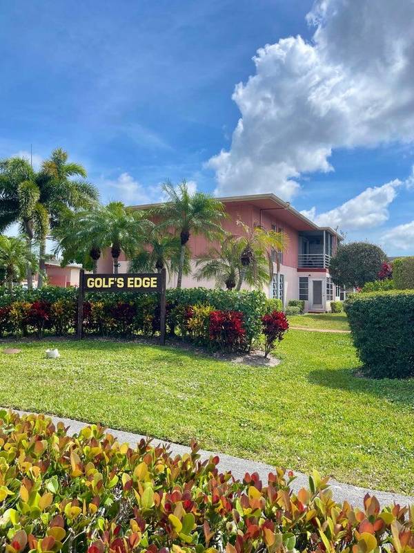 West Palm Beach, FL 33417,15 Golfs Edge E