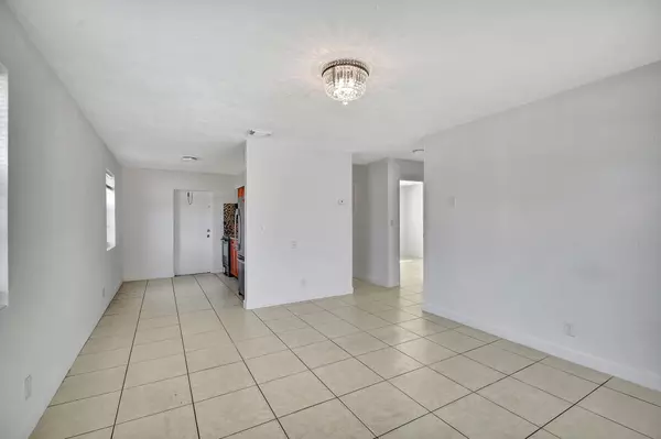 Lake Worth, FL 33460,1001 S L ST 1