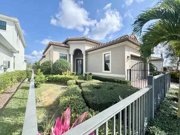 Port Saint Lucie, FL 34984,320 SE Fascino CIR