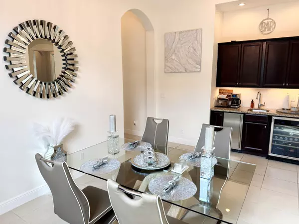 Port Saint Lucie, FL 34984,320 SE Fascino CIR