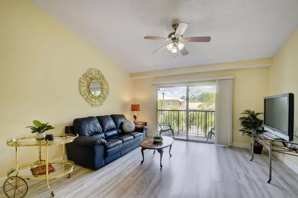 Royal Palm Beach, FL 33411,300 N Crestwood CT 307