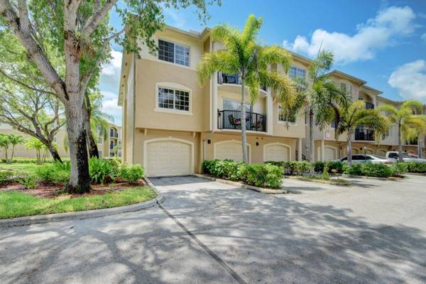 300 N Crestwood CT 307, Royal Palm Beach, FL 33411