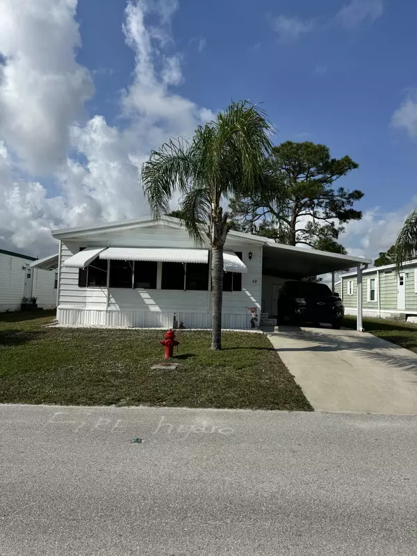 49 Las Casitas CT, Fort Pierce, FL 34951