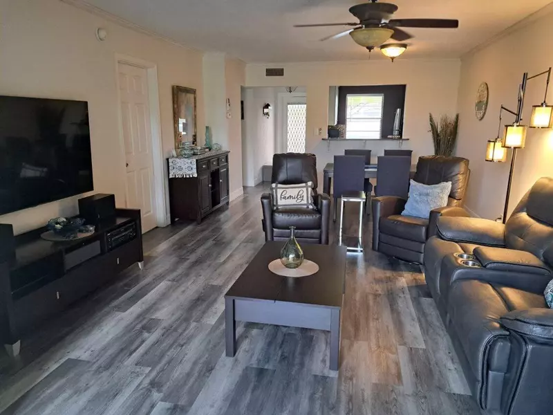 7817 Golf Cir DR 203, Margate, FL 33063