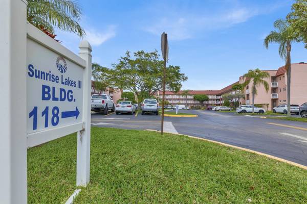 9401 Sunrise Lakes BLVD 311, Sunrise, FL 33322