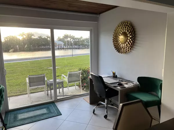 Boynton Beach, FL 33435,9 Colonial Club DR 102