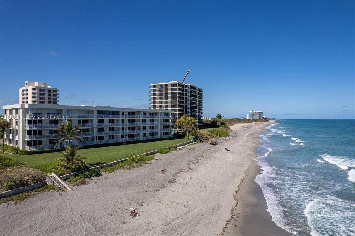 Tequesta, FL 33469,350 Beach 205 RD 205