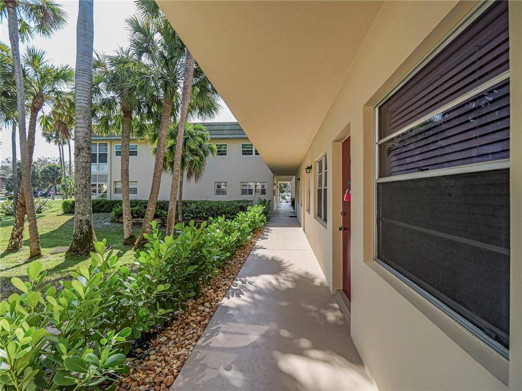 Vero Beach, FL 32962,8 Vista Gardens TRL 105
