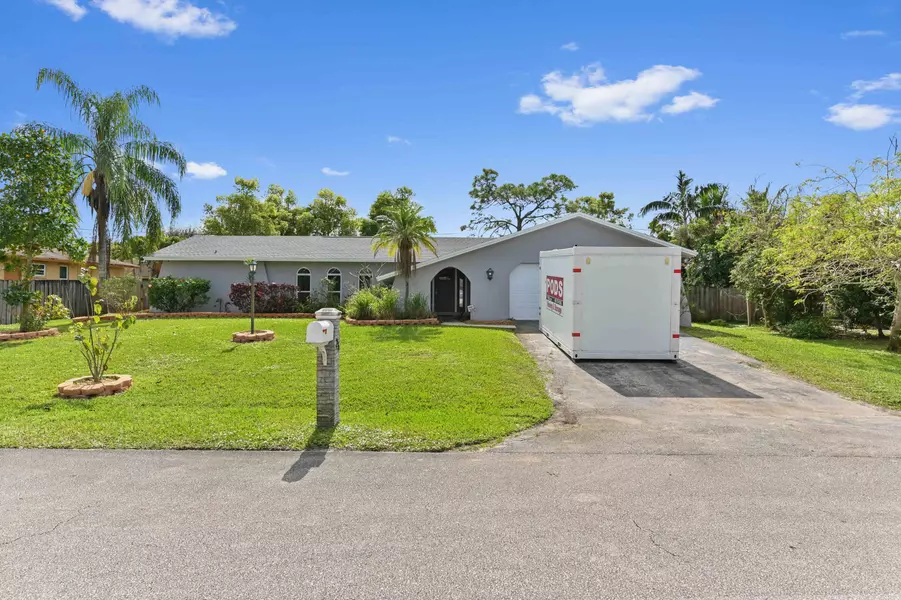 25 W Plumosa LN, Lake Worth, FL 33467