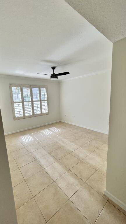 Boynton Beach, FL 33435,302 Villa CIR