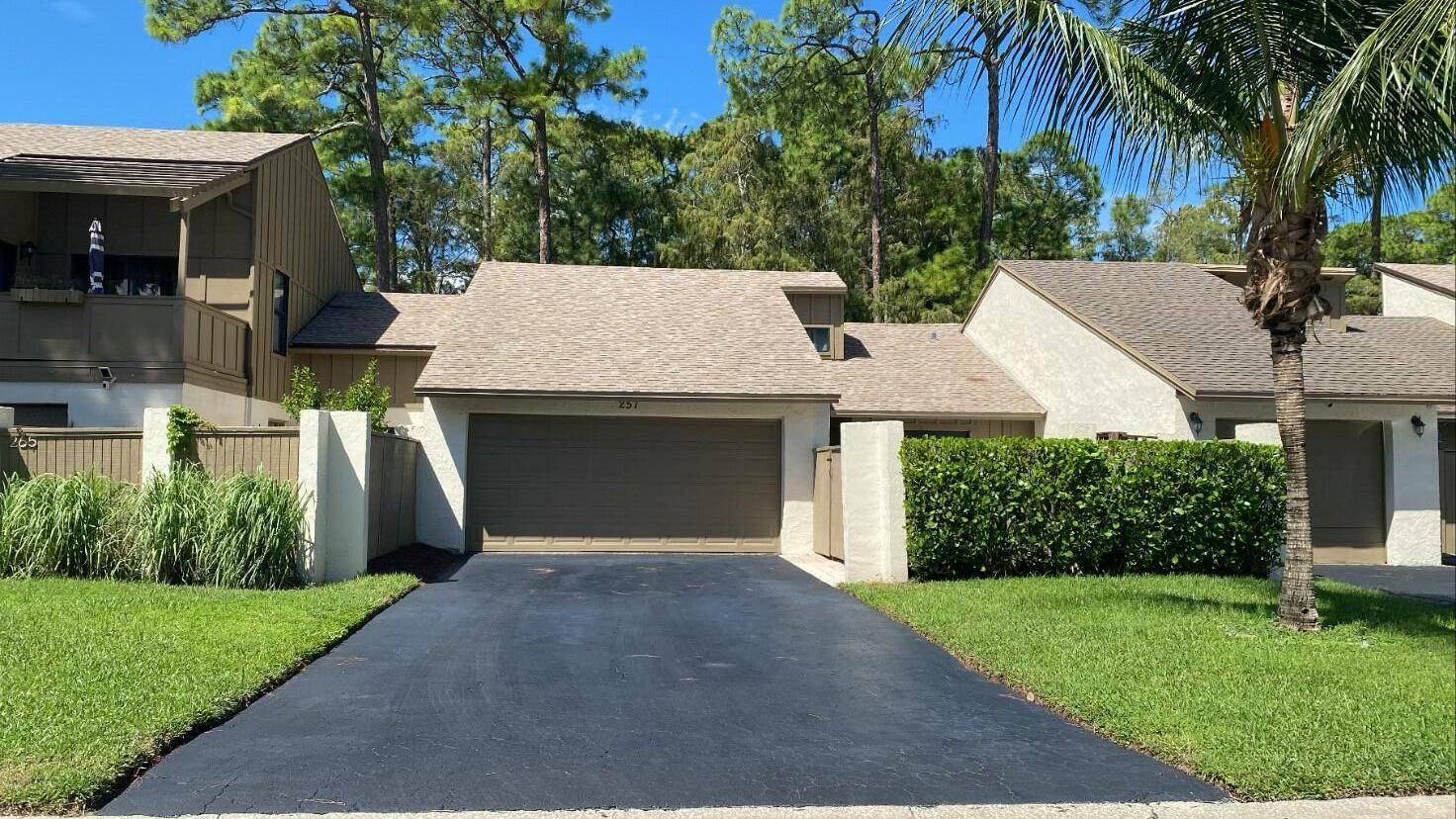 257 Pleasant Wood DR, Wellington, FL 33414