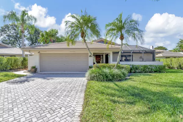 4860 Pine Tree DR, Boynton Beach, FL 33436