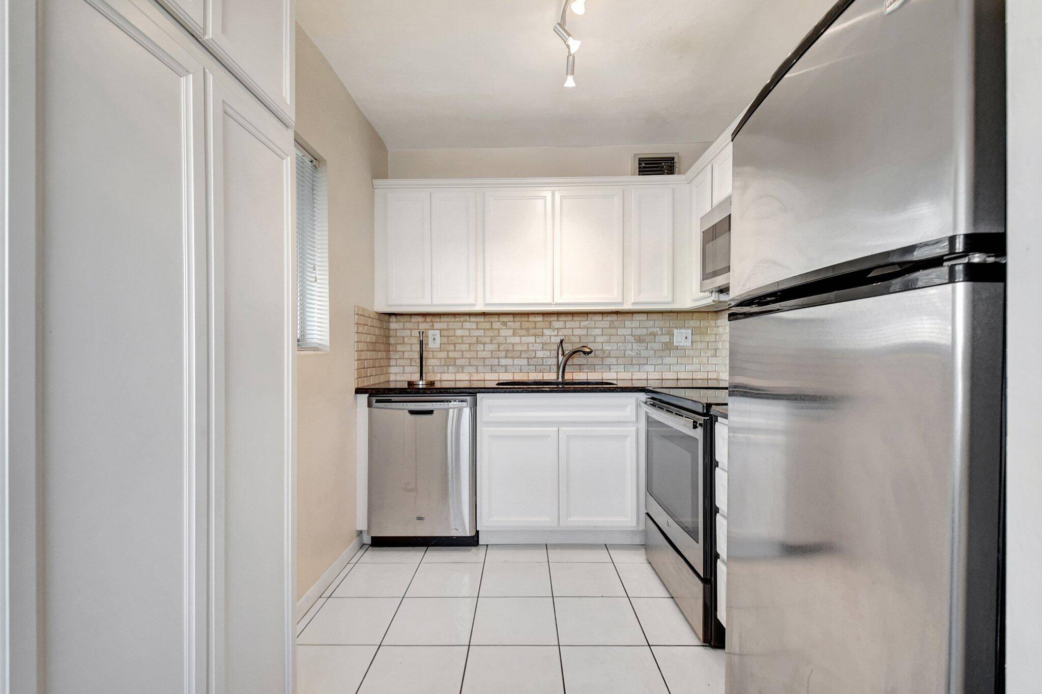 Lake Worth, FL 33461,2304 Lake Osborne DR 10