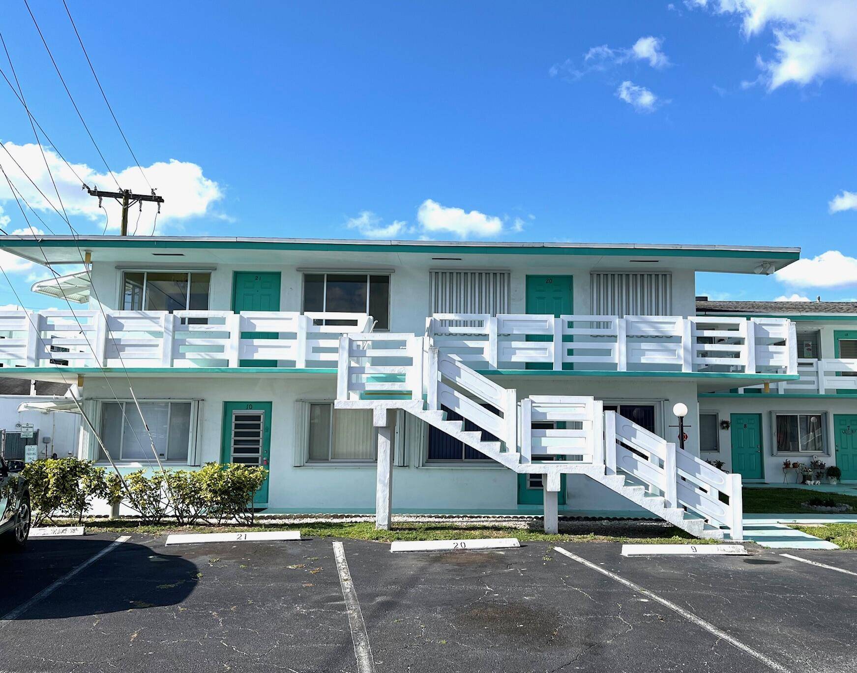 2304 Lake Osborne DR 10, Lake Worth, FL 33461