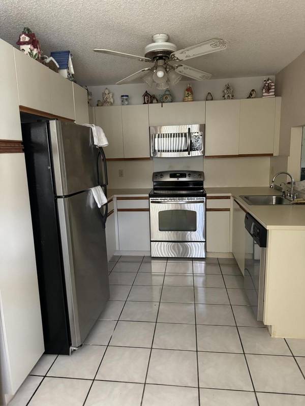 7690 Tahiti LN 202, Lake Worth, FL 33467