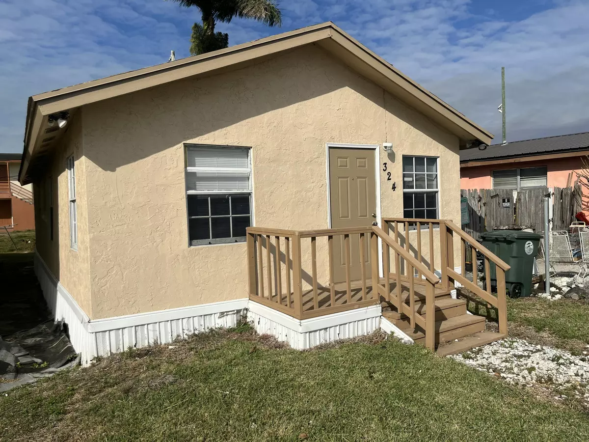 Belle Glade, FL 33430,324 SW 8th ST