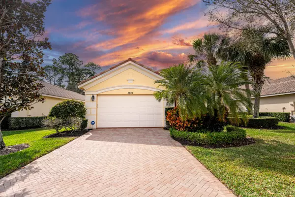 8821 Champions WAY, Port Saint Lucie, FL 34986