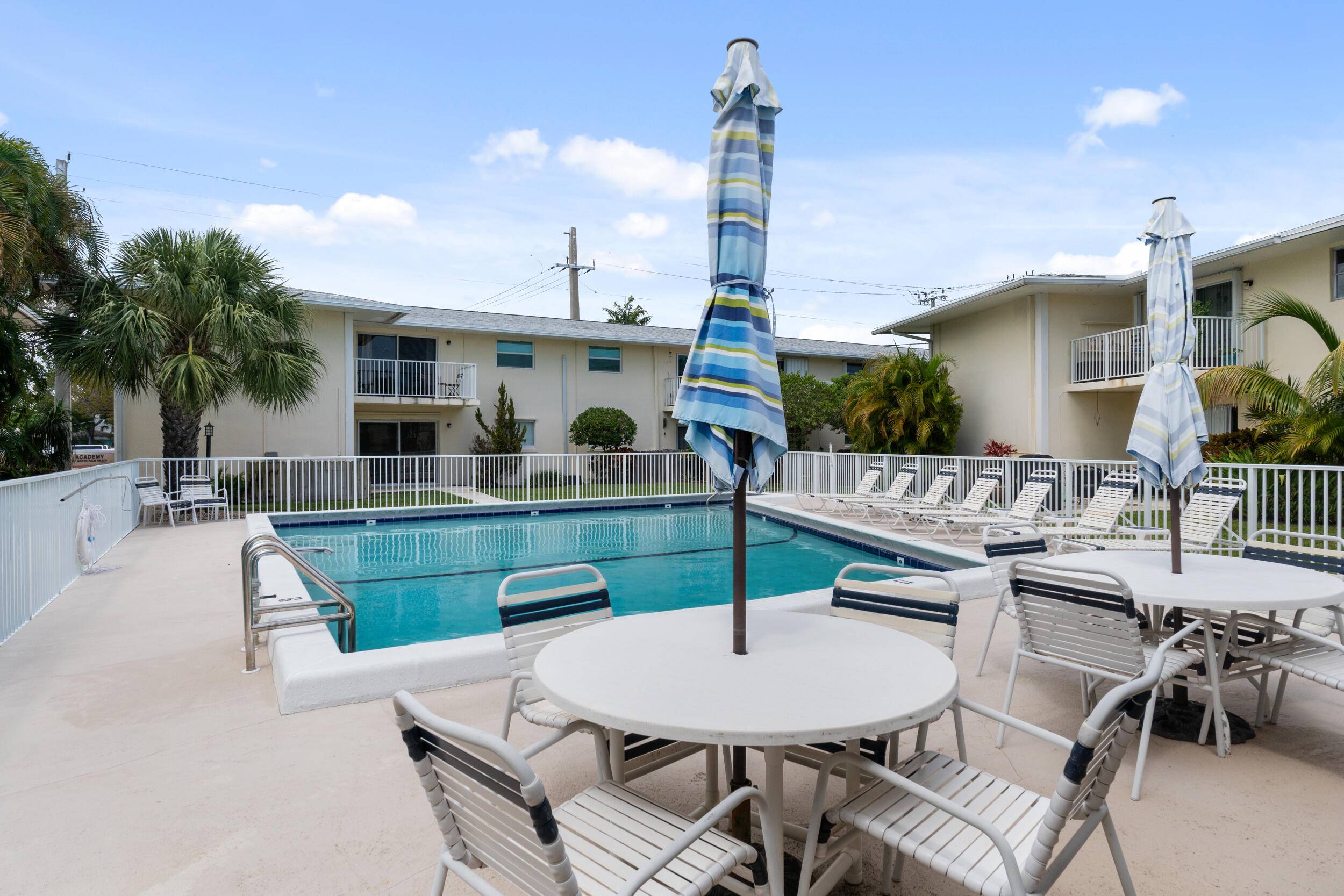 North Palm Beach, FL 33408,510 Prosperity Farms RD 4b