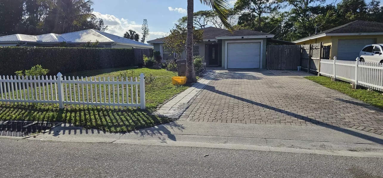 177 W Trail DR, West Palm Beach, FL 33415