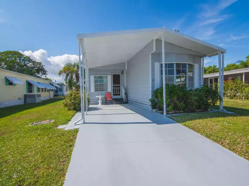 4 Oliva RD, Port Saint Lucie, FL 34952