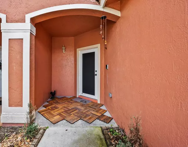 Pembroke Pines, FL 33024,905 NW 100th AVE