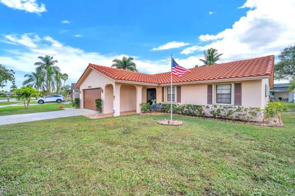 7630 Woodland Creek LN, Lake Worth, FL 33467