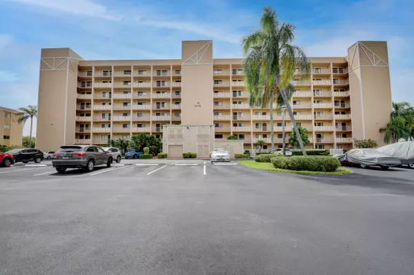 Delray Beach, FL 33446,7076 Huntington Lane 204