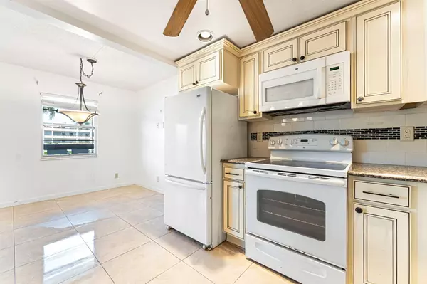 Boca Raton, FL 33434,2049 Hythe C