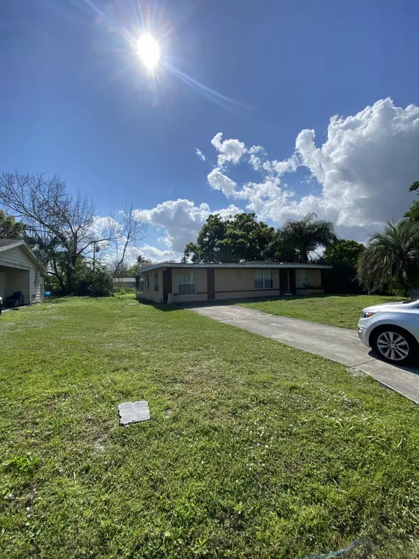 618 N Coconut AVE, Port Saint Lucie, FL 34952