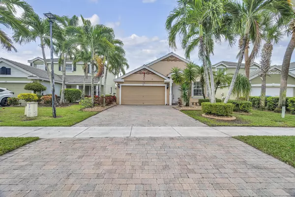 114 Newberry LN, Royal Palm Beach, FL 33414