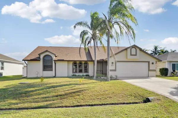 2213 SE Rock Springs DR, Port Saint Lucie, FL 34952