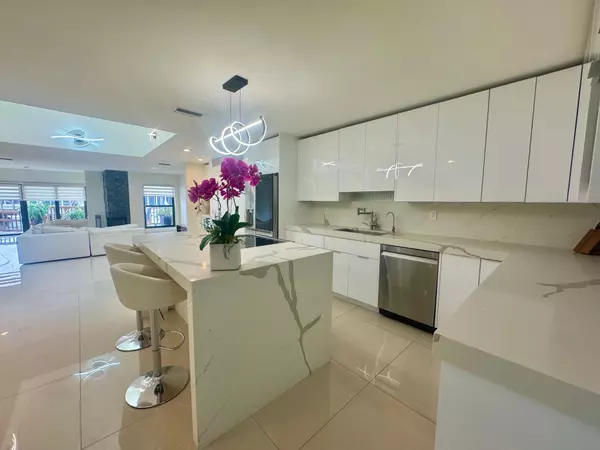 Highland Beach, FL 33487,1127 Boca Cove LN