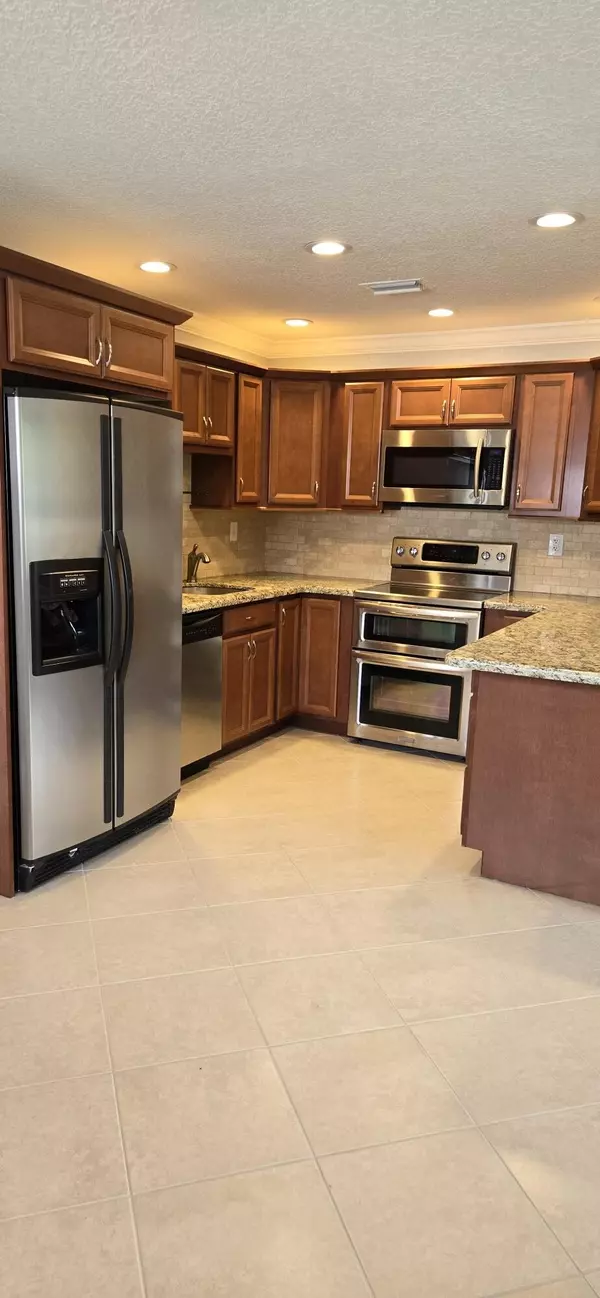 Delray Beach, FL 33484,184 Burgundy D