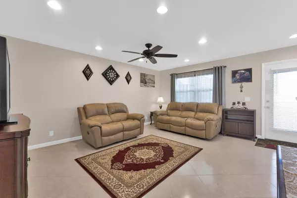 Delray Beach, FL 33484,379 Burgundy H
