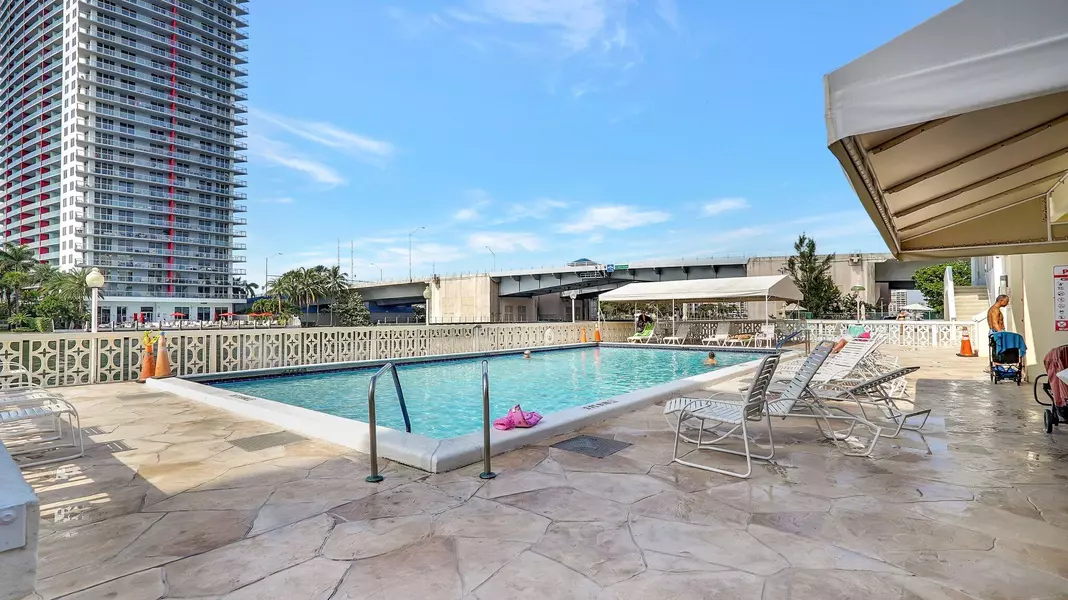 1825 S Ocean Dr DR 908, Hallandale Beach, FL 33009