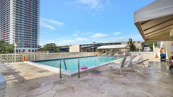 1825 S Ocean Dr DR 908, Hallandale Beach, FL 33009