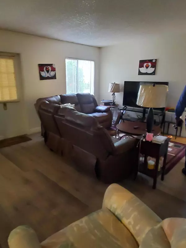 Greenacres, FL 33463,413 Pine Glen LN C-1