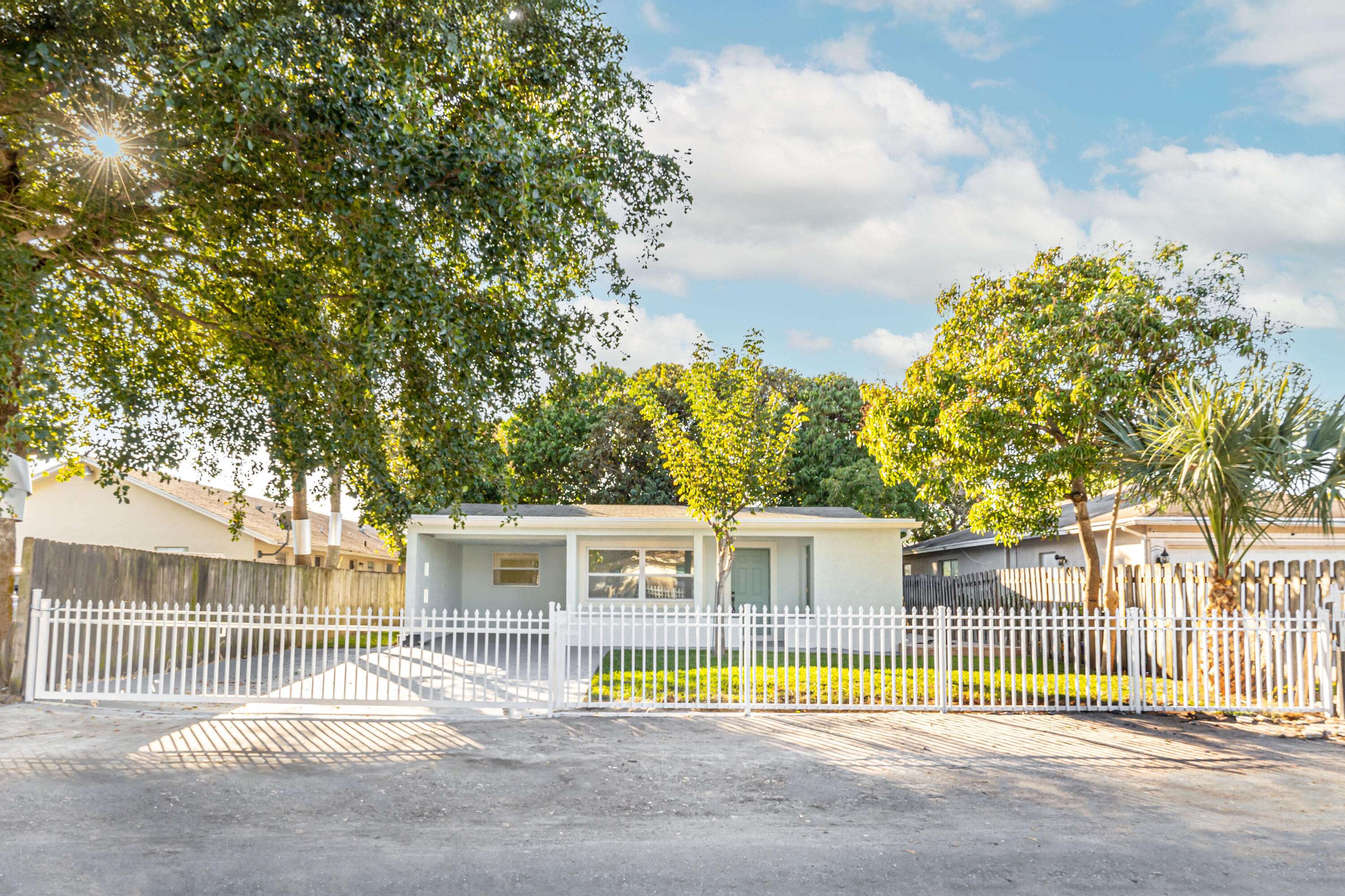 122 SW 10th AVE, Delray Beach, FL 33444