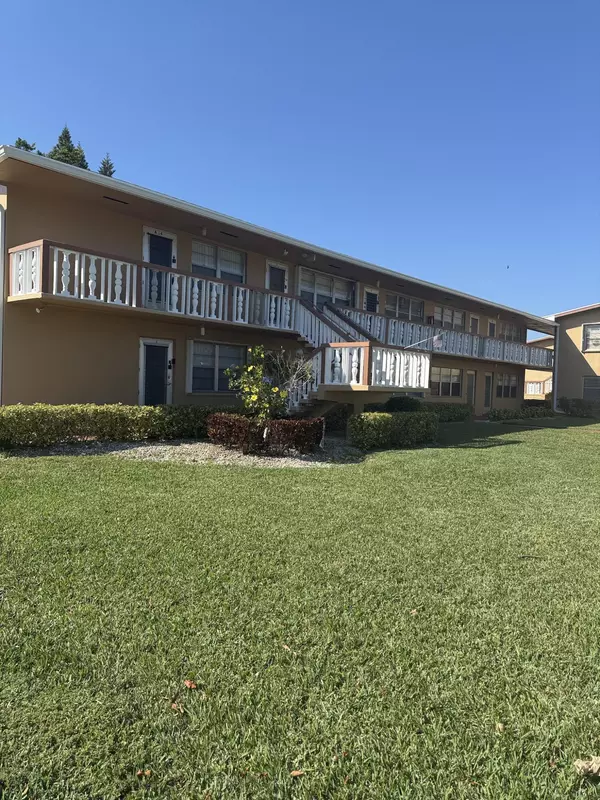 West Palm Beach, FL 33417,14 Canterbury A