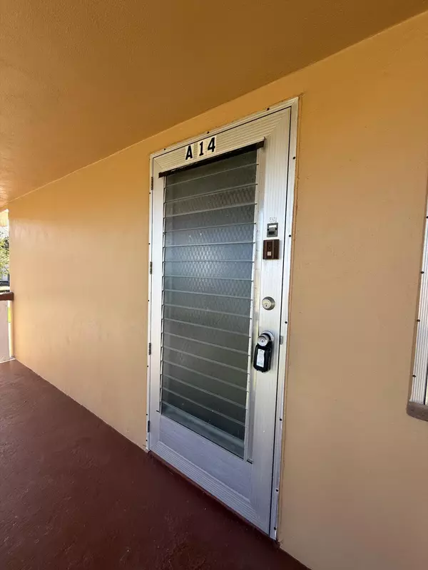 West Palm Beach, FL 33417,14 Canterbury A