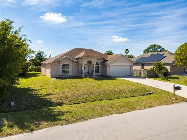 Port Saint Lucie, FL 34953,982 SW Worcester LN