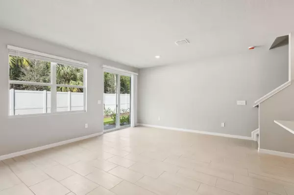 Fort Pierce, FL 34982,444 Salisbury CIR